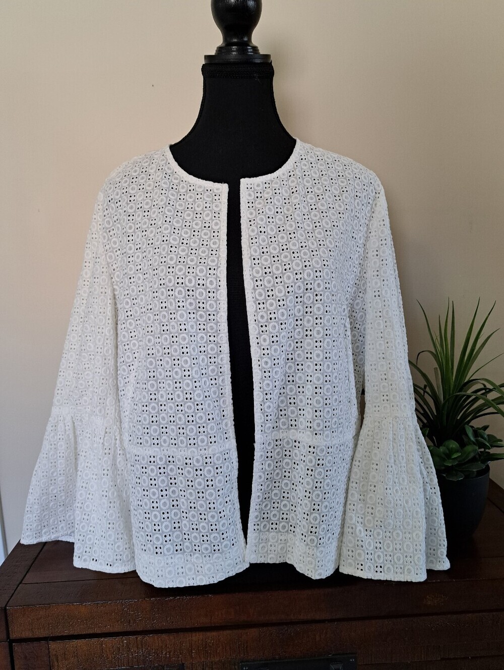 Zara Eyelet Lace Open Front Blazer White Jacket Size XL Bell Sleeve Cotton